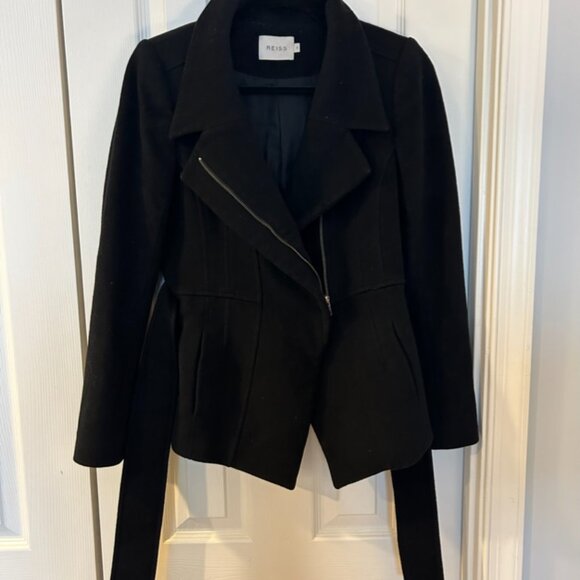 Black coat belted. Classic style - Picture 3 of 5